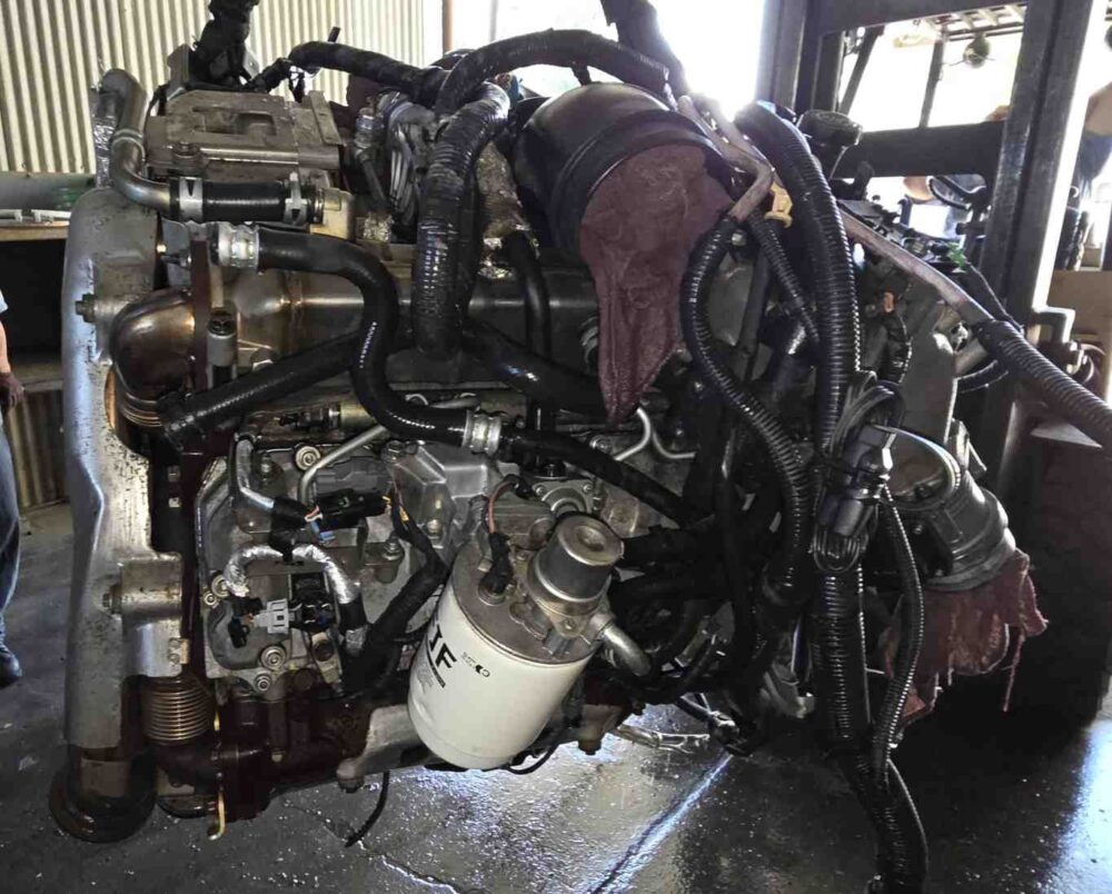 0000128546_2.jpg Used 2007 GMC Sierra 2500 LMM Duramax Engine Assembly