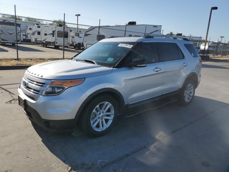 5H8817_0.jpg Used 2015 Ford Explorer Luggage Rack