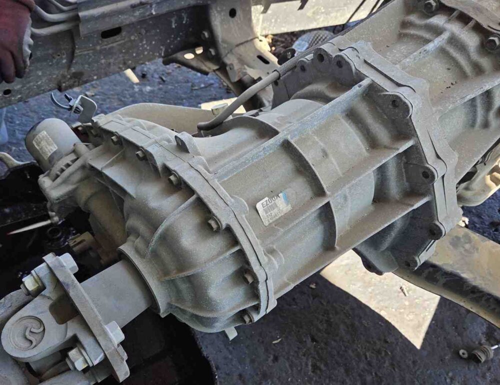 0000129373_2.jpg Used 2017 Nissan Titan XD Transfer Case Assembly