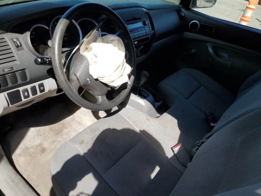 5H8816_11.jpg Used 2009 Toyota Tacoma Cowl Vent Panel