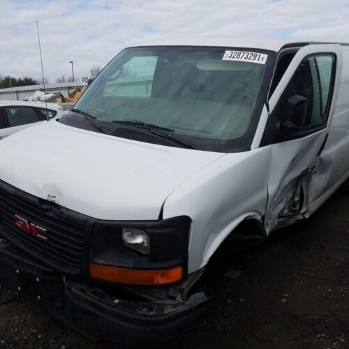 1C8215_2 Used 2006 GMC Savana 2500 Van Console Front