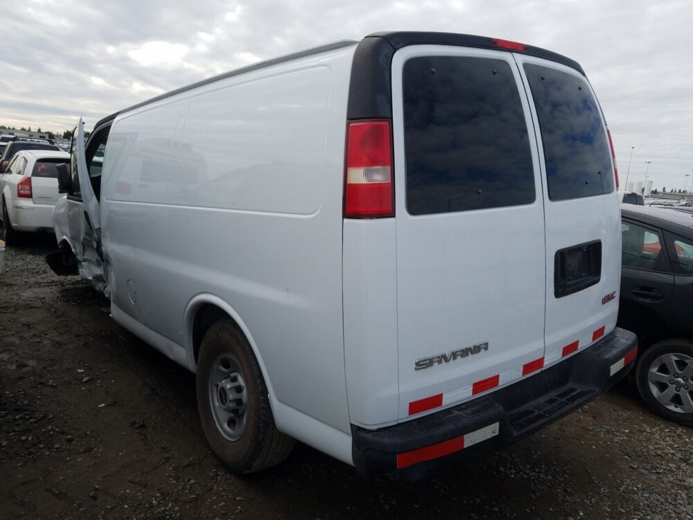 1C8215_3 Used 2006 GMC Savana 2500 Van Console Front