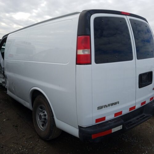 1C8215_3 Used 2006 GMC Savana 2500 Van Console Front