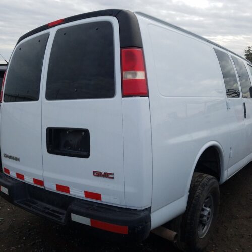 1C8215_4 Used 2006 GMC Savana 2500 Van Console Front