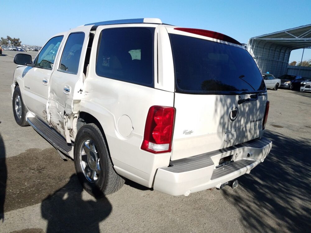 1D8221_3 Used 2004 Cadillac Escalade Carpet Front