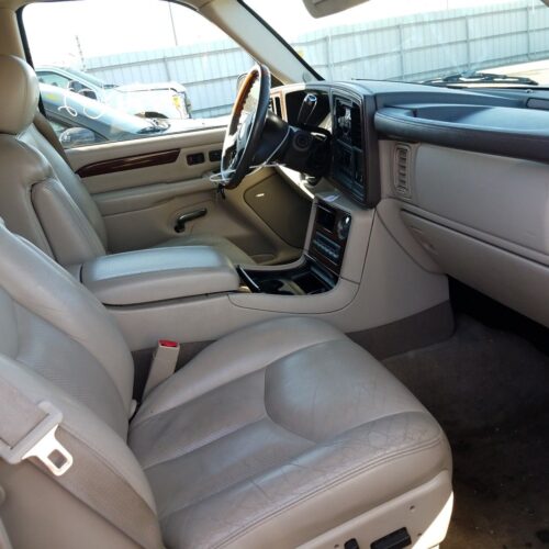 1D8221_5 Used 2004 Cadillac Escalade Carpet Front