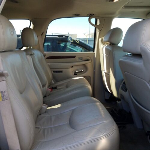1D8221_6 Used 2004 Cadillac Escalade Carpet Front