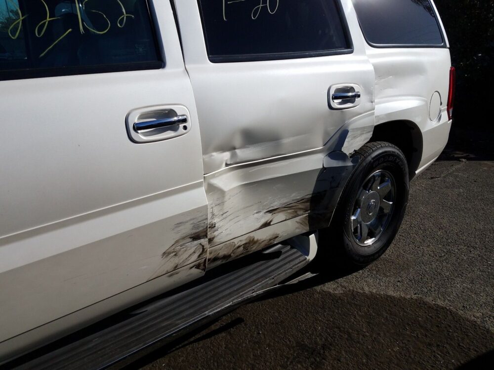 1D8221_9 Used 2004 Cadillac Escalade Carpet Front