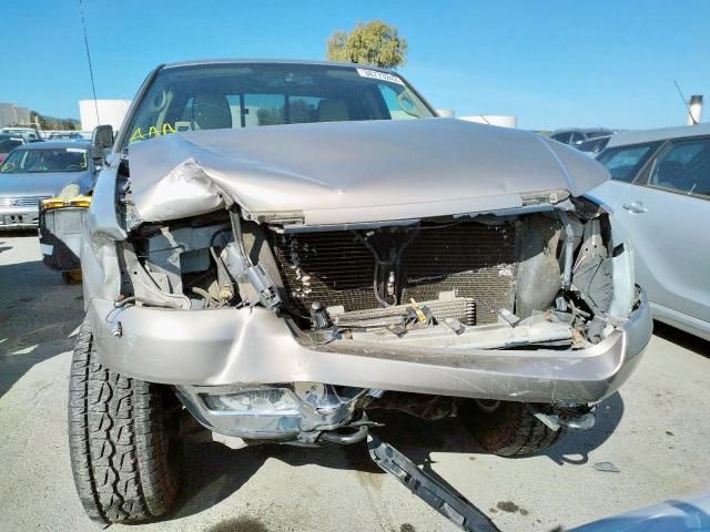 2D8374_8 Used 2004 Ford F-150 Carrier Assembly