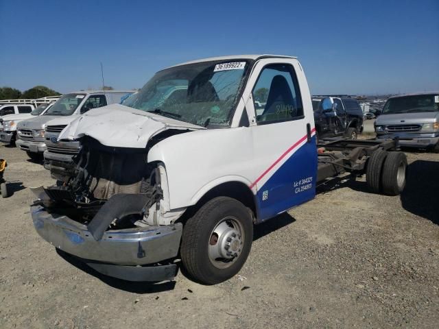 2D8382_0 Used 2017 Chevrolet Express 3500 Van Tires