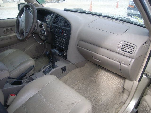 Used 2001 Nissan Pathfinder Chassis Control Module 988204W625