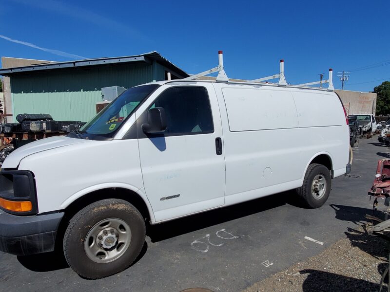 2I8448_0 Used 2005 Chevrolet Express 2500 Van Fender Flare / Extension LH