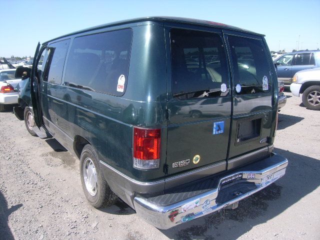 2J6654_0 Used 2001 Ford E-150 Van Navigation / Entertainment Screen