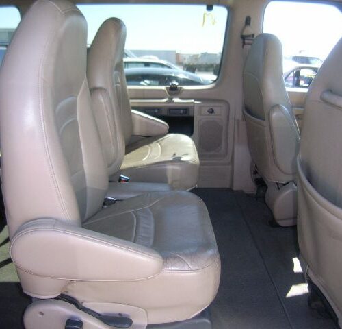 2J6654_6 Used 2001 Ford E-150 Van Navigation / Entertainment Screen