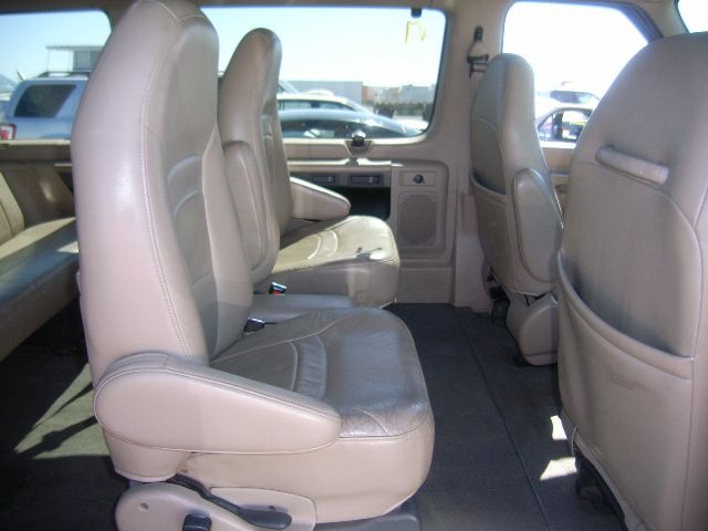 2J6654_6 Used 2001 Ford E-150 Van Navigation / Entertainment Screen