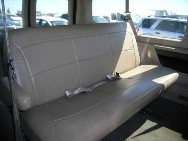 2J6654_9 Used 2001 Ford E-150 Van Navigation / Entertainment Screen