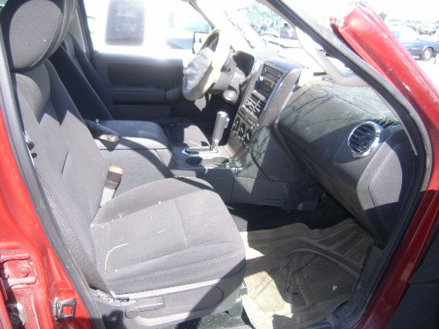 2K6667_5 Used 2010 Ford Explorer Spindle Knuckle Front LH