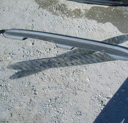 2L6684_9 Used 2003 GMC Envoy Spindle Knuckle Front RH