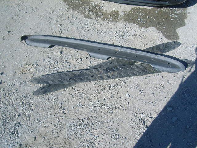 2L6684_9 Used 2003 GMC Envoy Spindle Knuckle Front RH