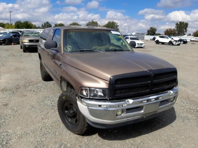 2L8477_0 Used 2001 Dodge Ram 1500 Axle Assembly Front (4WD)