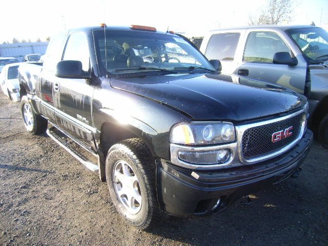 3C6720_0 Used 2002 GMC Sierra Denali 1500 Bumper Cover Front