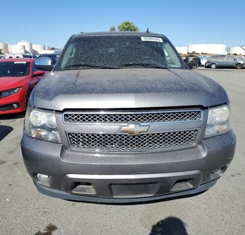 3H8584_12 Used 2009 Chevrolet Suburban 1500 Hood Hinge RH