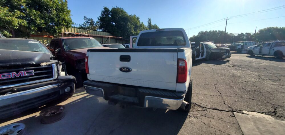 Used 2008 Ford F-350 Super Duty Chassis Control Module 8C3Z14B205A