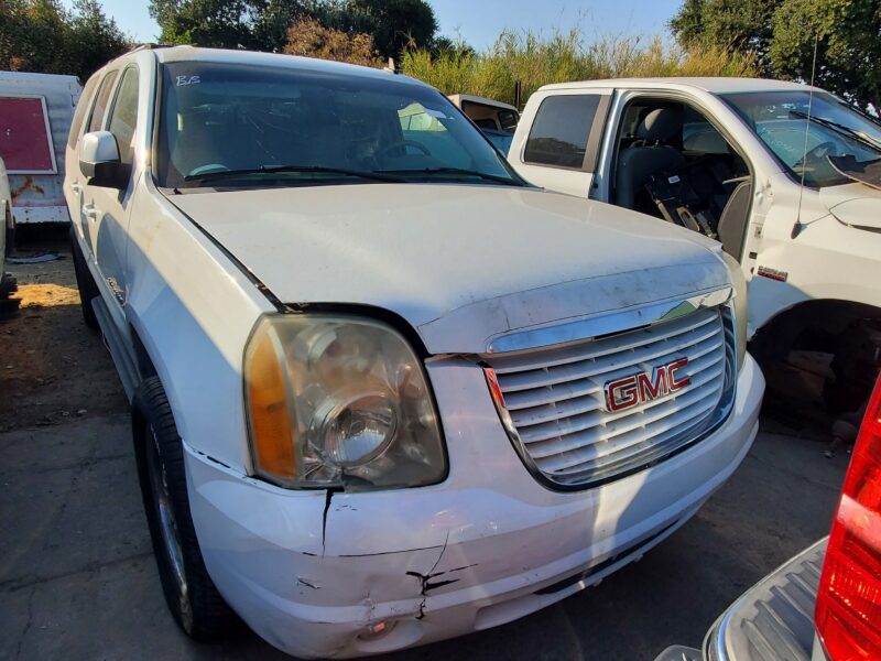 3I8602_0 Used 2007 GMC Yukon XL 1500 Luggage Rack