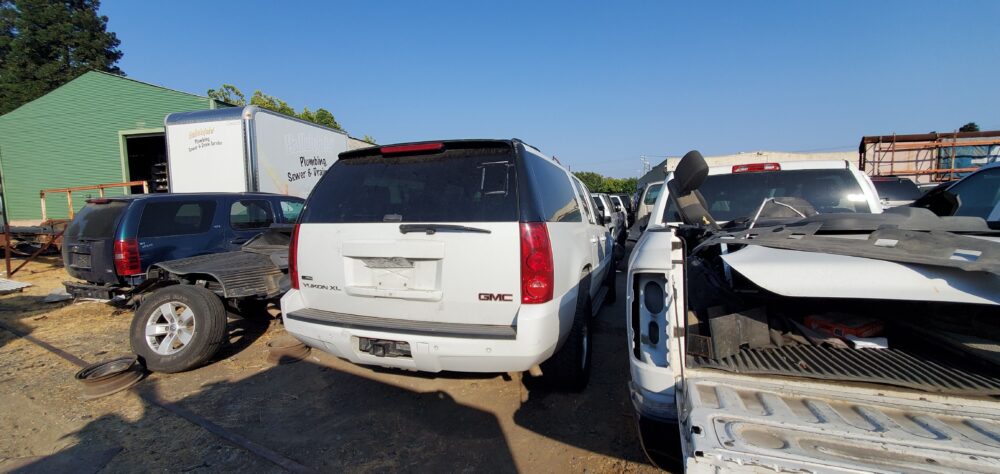 3I8602_6 Used 2007 GMC Yukon XL 1500 Instrument Face Plate