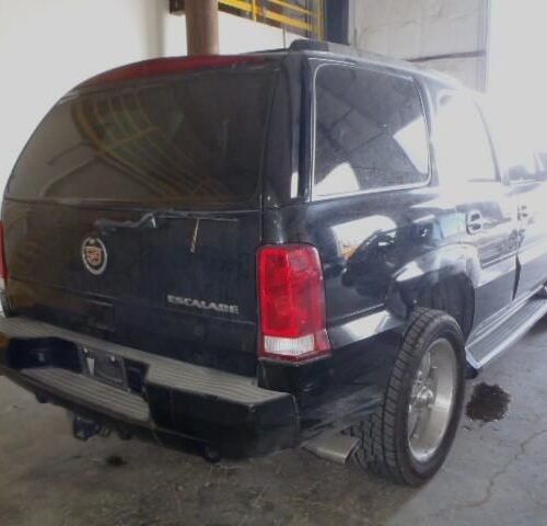 3J6817_4 Used 2004 Cadillac Escalade Door Assembly Front RH