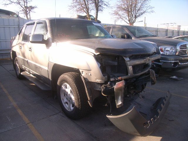 4A6861_0 Used 2002 Chevrolet Avalanche Console Front