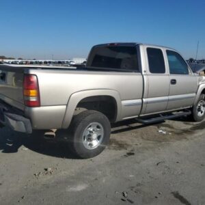 2002 GMC Sierra 2500 Wheel