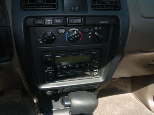 Used 2002 Toyota 4Runner Keys / Latches / Locks LH
