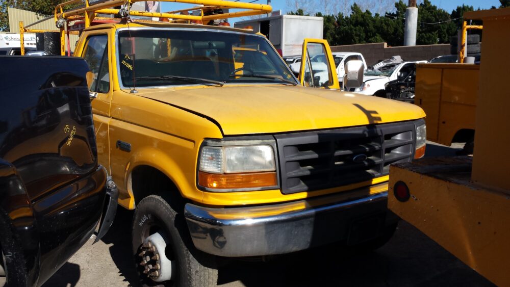 4C6886_0 Used 1997 Ford F-450 Spindle Knuckle Front RH