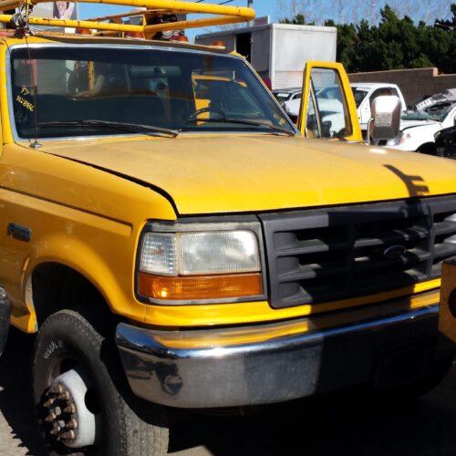 4C6886_0 Used 1997 Ford F-450 Spindle Knuckle Front RH