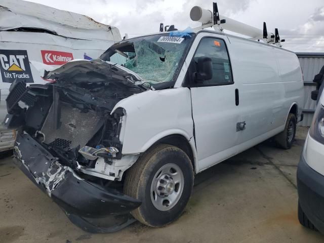 4E8698_0 Used 2022 Chevrolet Express 3500 Van Engine Cover