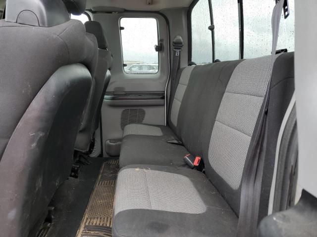 4H8721_6 Used 2003 Ford F-250 Super Duty Console Front