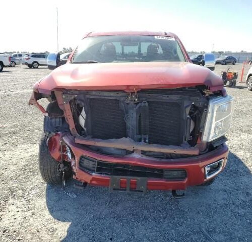 4H8723_11 Used 2016 Nissan Titan XD Carpet Front