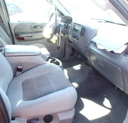 4J6977_5 Used 2003 Ford F-150 Keys / Latches / Locks LH