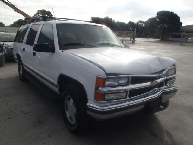 4J6979_0 Used 1996 Chevrolet Suburban 1500 Air Cleaner