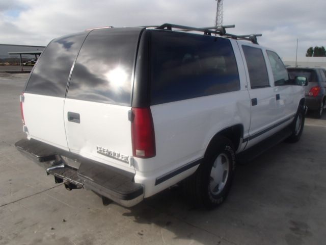 4J6979_4 Used 1996 Chevrolet Suburban 1500 Wiper Motor Windshield