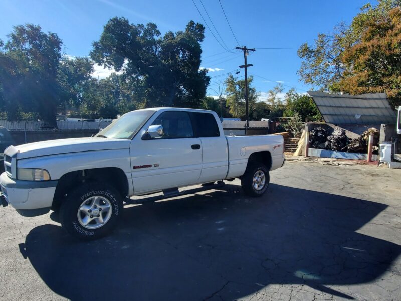 4J8737_0 Used 1997 Dodge Ram 1500 Wheel