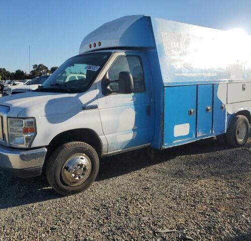 4L8762_0 Used 2015 Ford E-450 Super Duty Van AC Compressor