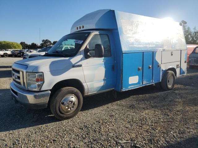 4L8762_0 Used 2015 Ford E-450 Super Duty Van AC Compressor