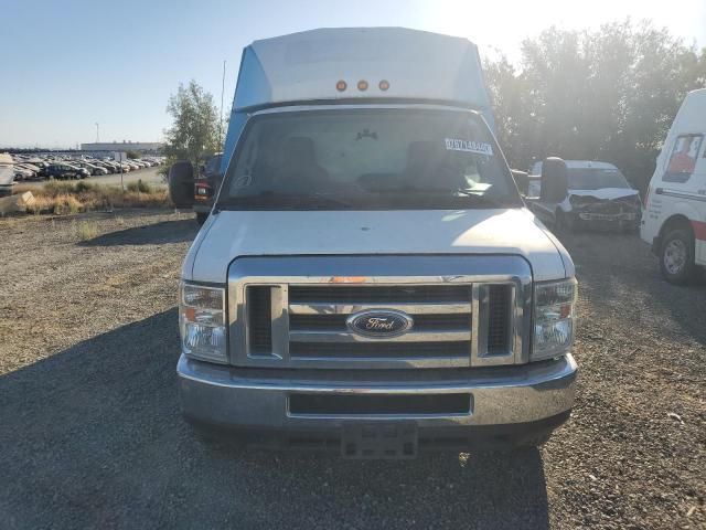 4L8762_13 Used 2015 Ford E-450 Super Duty Van AC Compressor