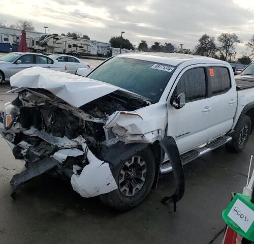 4L8770_14 Used 2017 Toyota Tacoma Door Assembly Rear Side RH