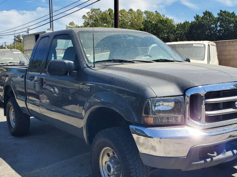 5H8818_0 Used 2001 Ford F-250 Super Duty Cab (Shell)