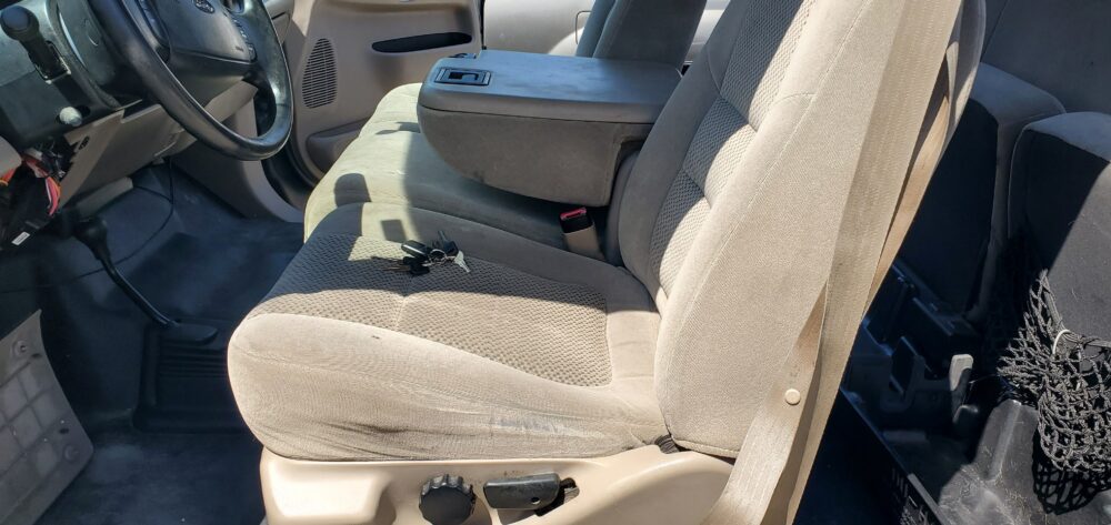 Used 2001 Ford F-250 Super Duty Cup Holder