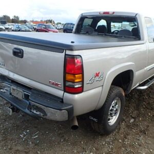 2006 GMC Sierra 2500 Wheel