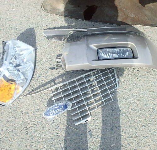 5L7208_10 Used 2004 Ford Expedition Spindle Knuckle Front LH